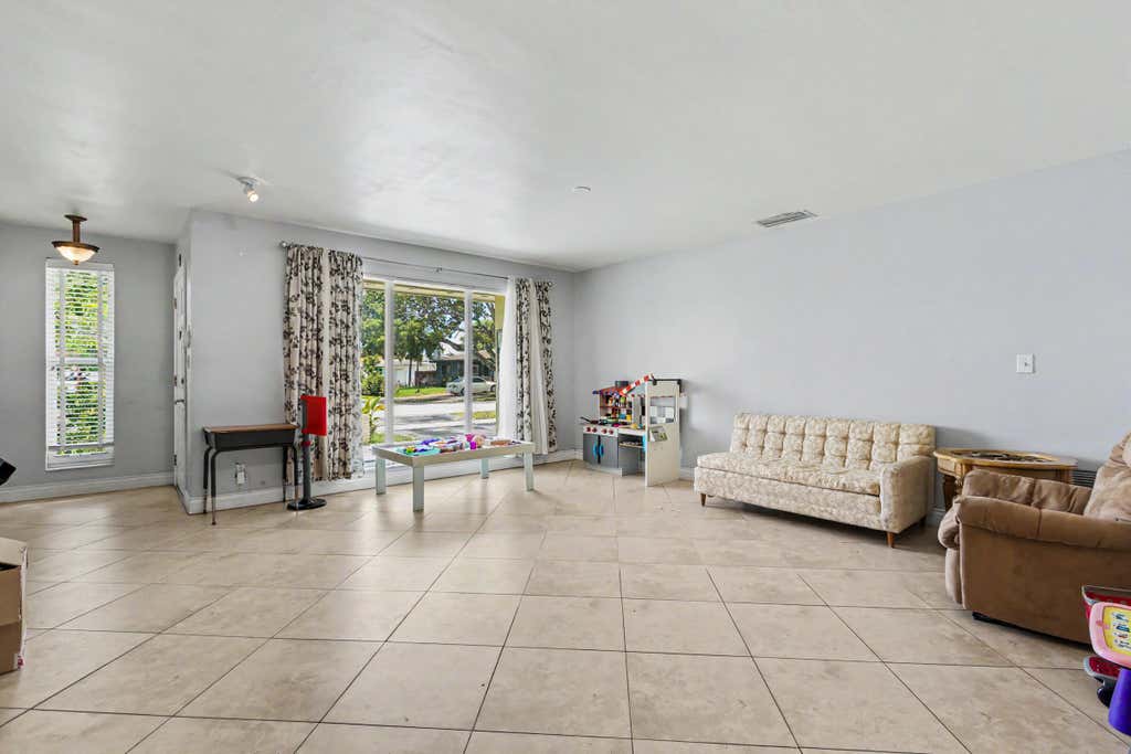 Photo of 3201 Liberty Street, Hollywood, FL 33021 (MLS # B26045016)