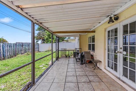 Tiny photo for 3201 Liberty Street, Hollywood, FL 33021 (MLS # B26045016)