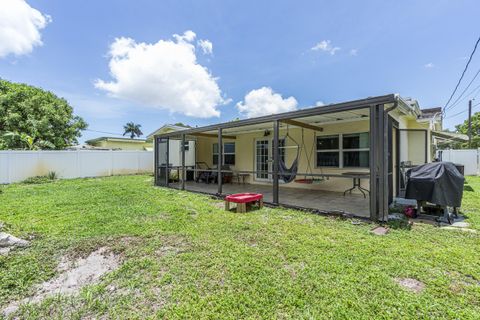 Tiny photo for 3201 Liberty Street, Hollywood, FL 33021 (MLS # B26045016)