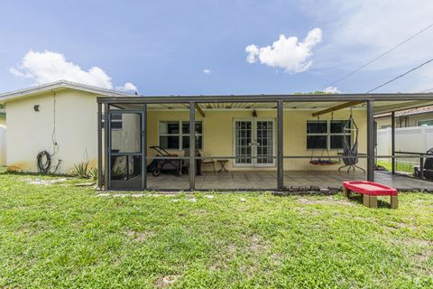 Tiny photo for 3201 Liberty Street, Hollywood, FL 33021 (MLS # B26045016)