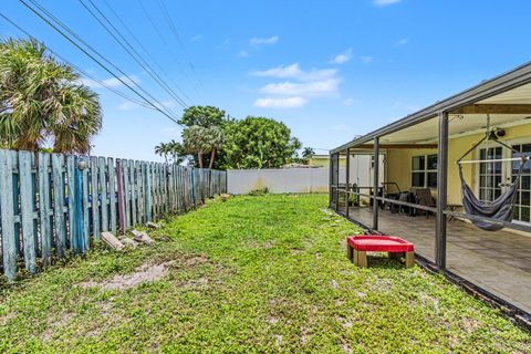 Tiny photo for 3201 Liberty Street, Hollywood, FL 33021 (MLS # B26045016)