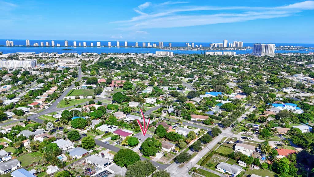 Photo of 640 W ILEX Drive, Lake Park, FL 33403 (MLS # B26062937)