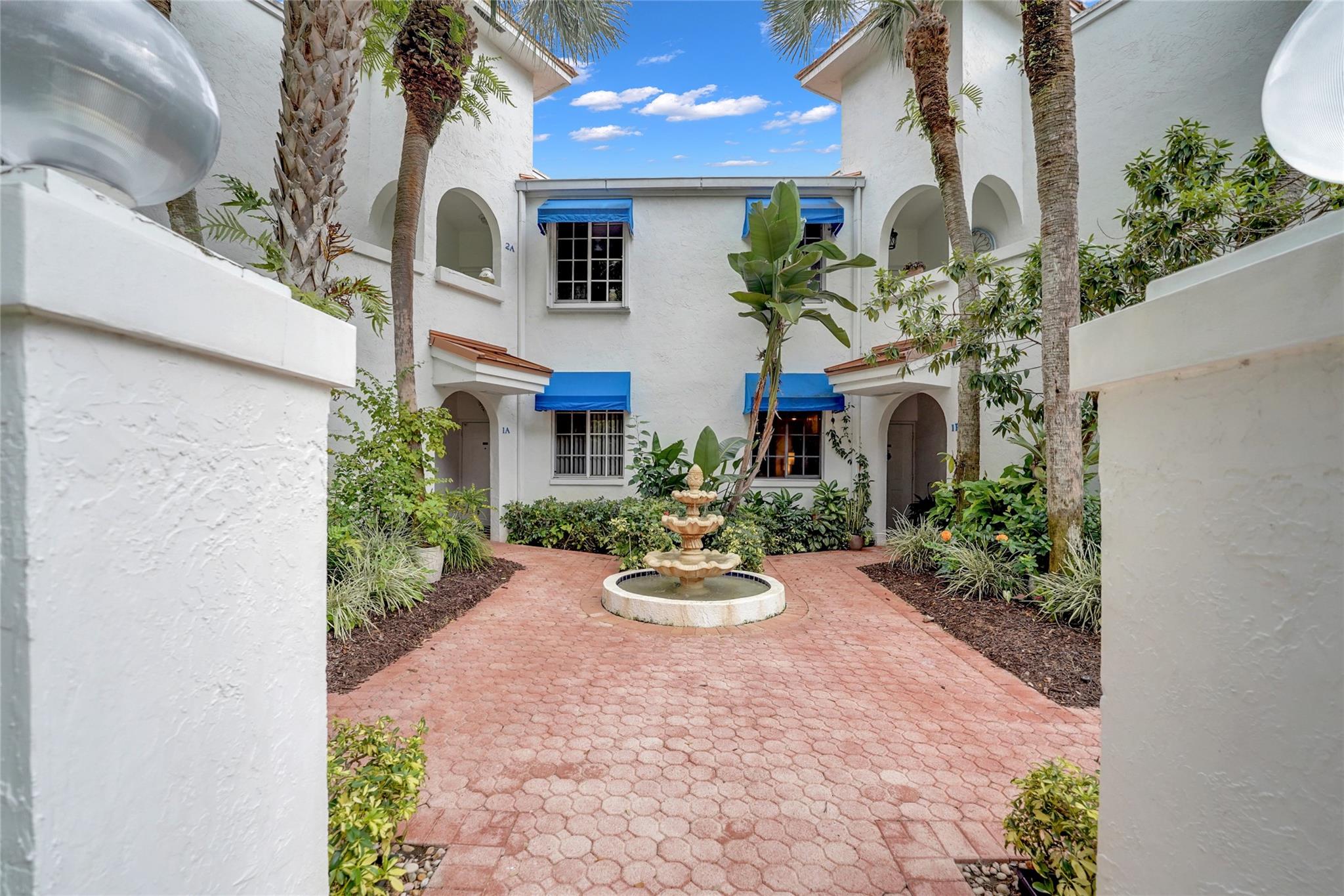 4130 W Palm Aire Dr 301B