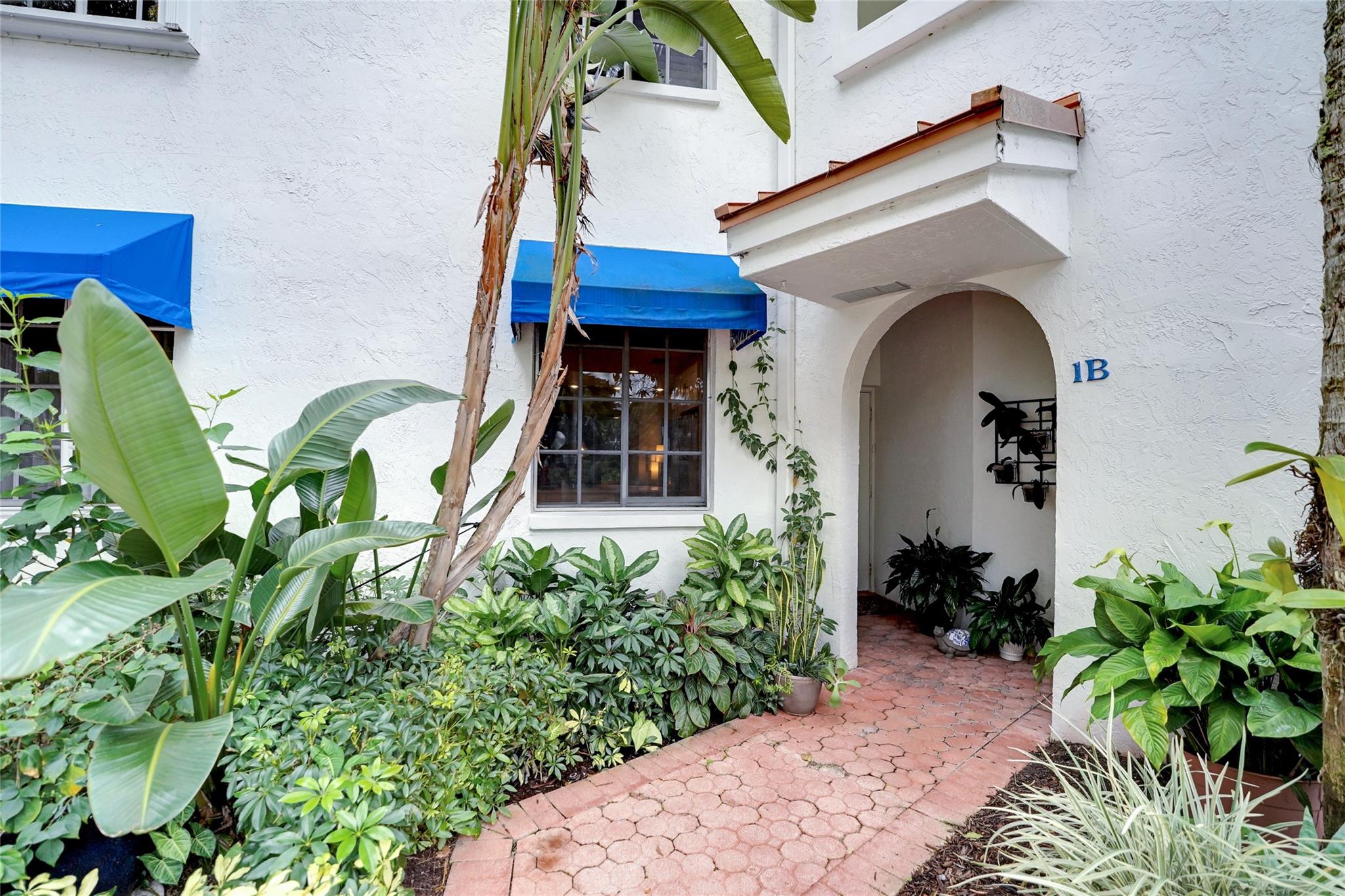4130 W Palm Aire Dr 301B
