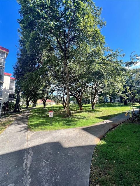 A home in Lauderdale Lakes