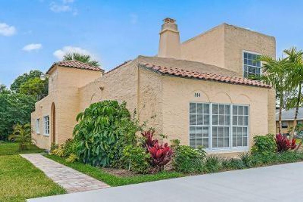 Photo of 114 1st St, Jupiter, FL 33458 (MLS # F10294539)