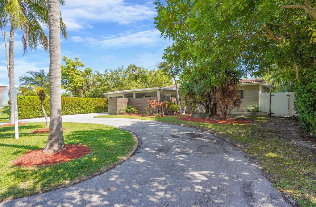Photo of 3098 NE 5th Avenue, Boca Raton, FL 33431 (MLS # R11135015)