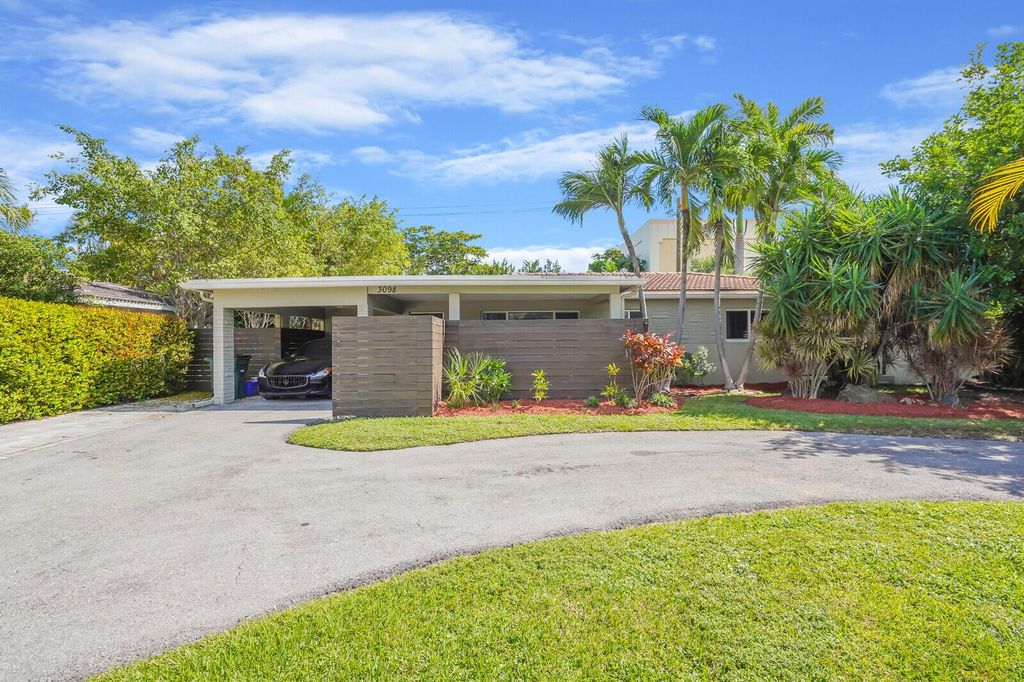 Photo of 3098 NE 5th Avenue, Boca Raton, FL 33431 (MLS # R11135015)