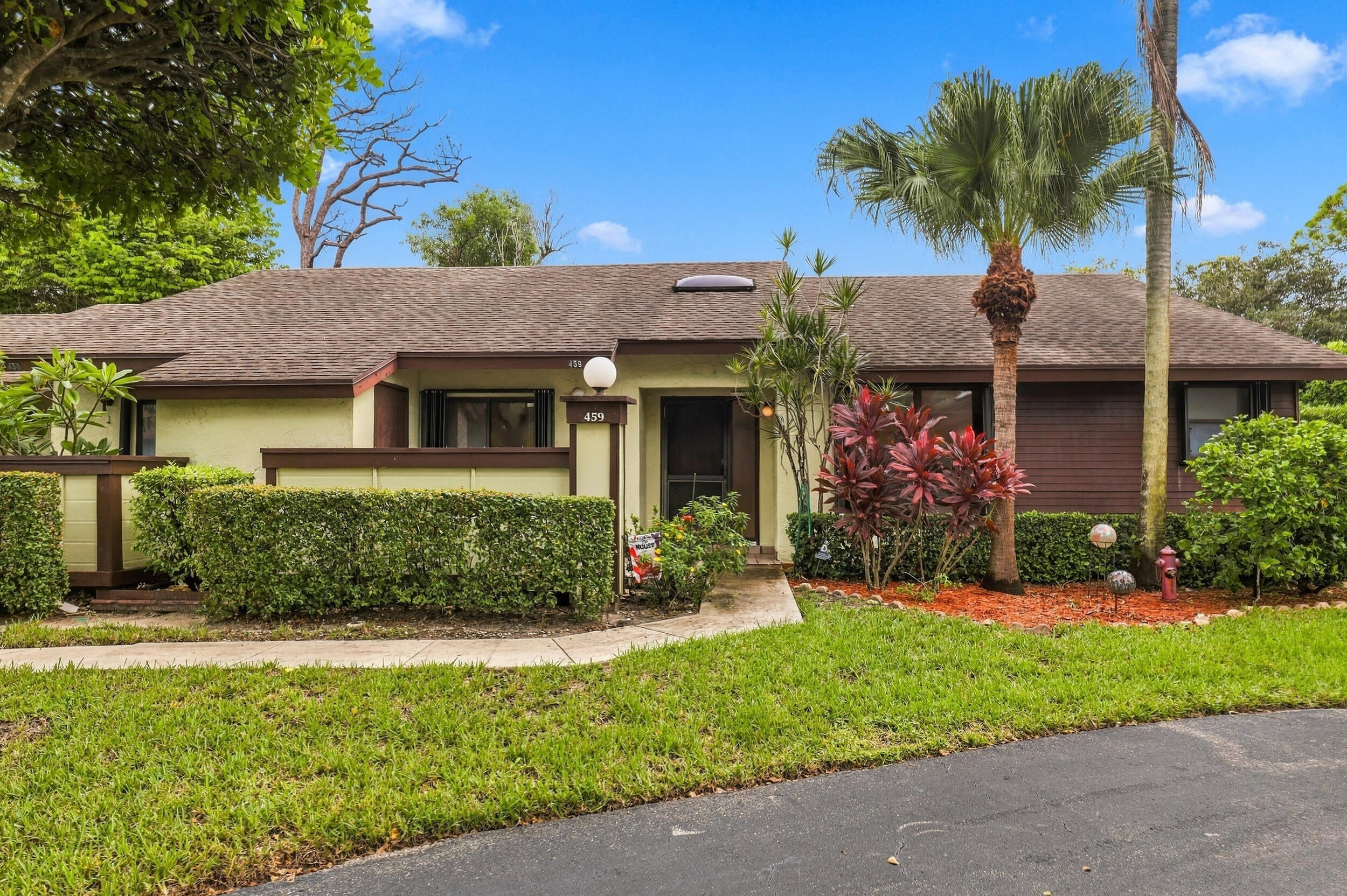 Properties 459 KNOLLWOOD Court 459
