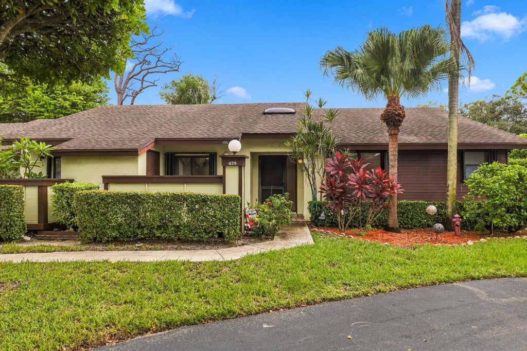 Photo of 459 KNOLLWOOD Court #459, Royal Palm Beach, FL 33411 (MLS # B26079673)