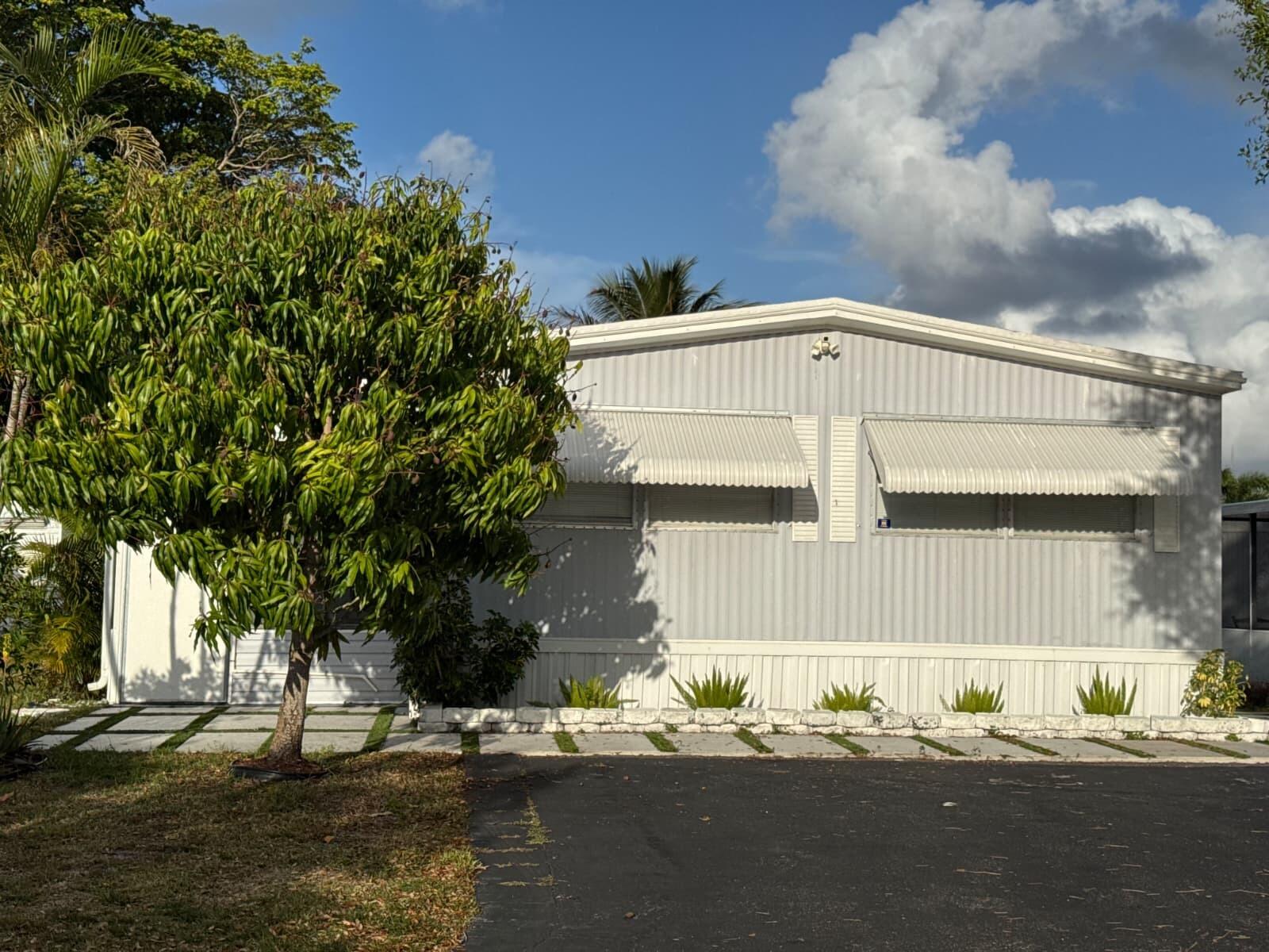 Sand and sea - Residential