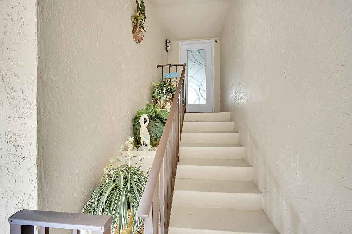 240 Captains Walk 517