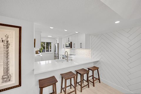 240 Captains Walk 517 Delray Beach FL 33483