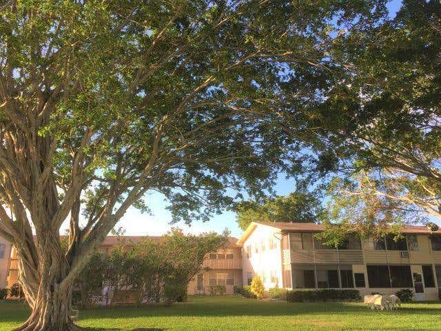 Photo of 113 Canterbury E, West Palm Beach, FL 33417 (MLS # B26061612)