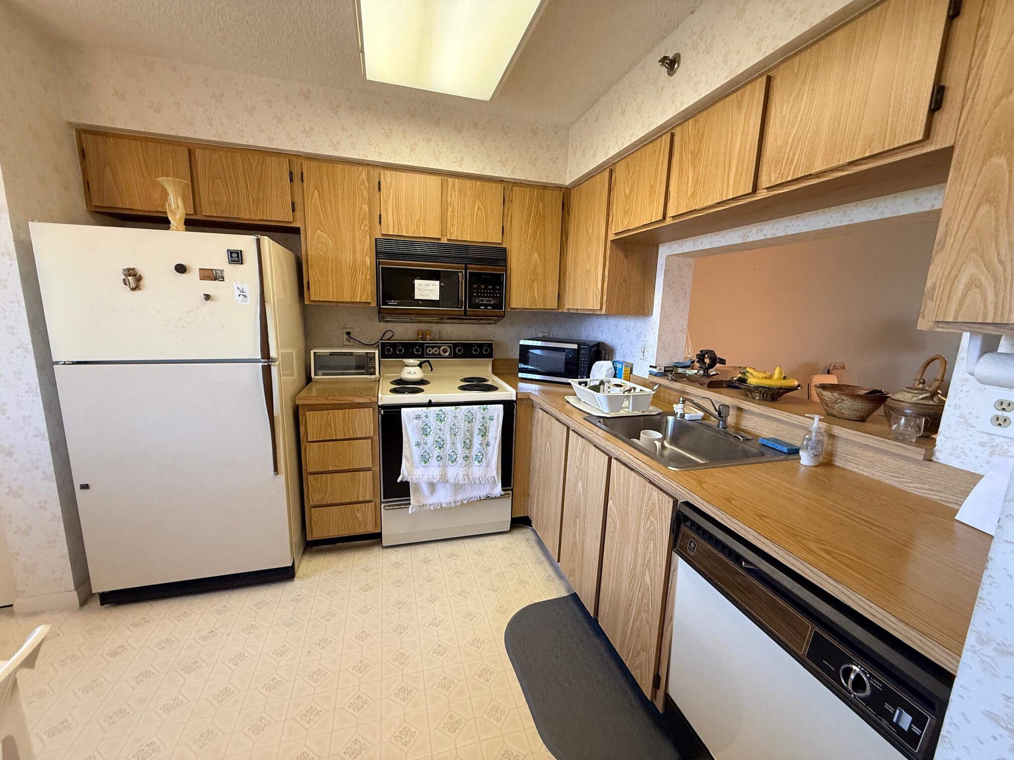 HUNTINGTON LAKES SEC THREE CONDOS - Residential