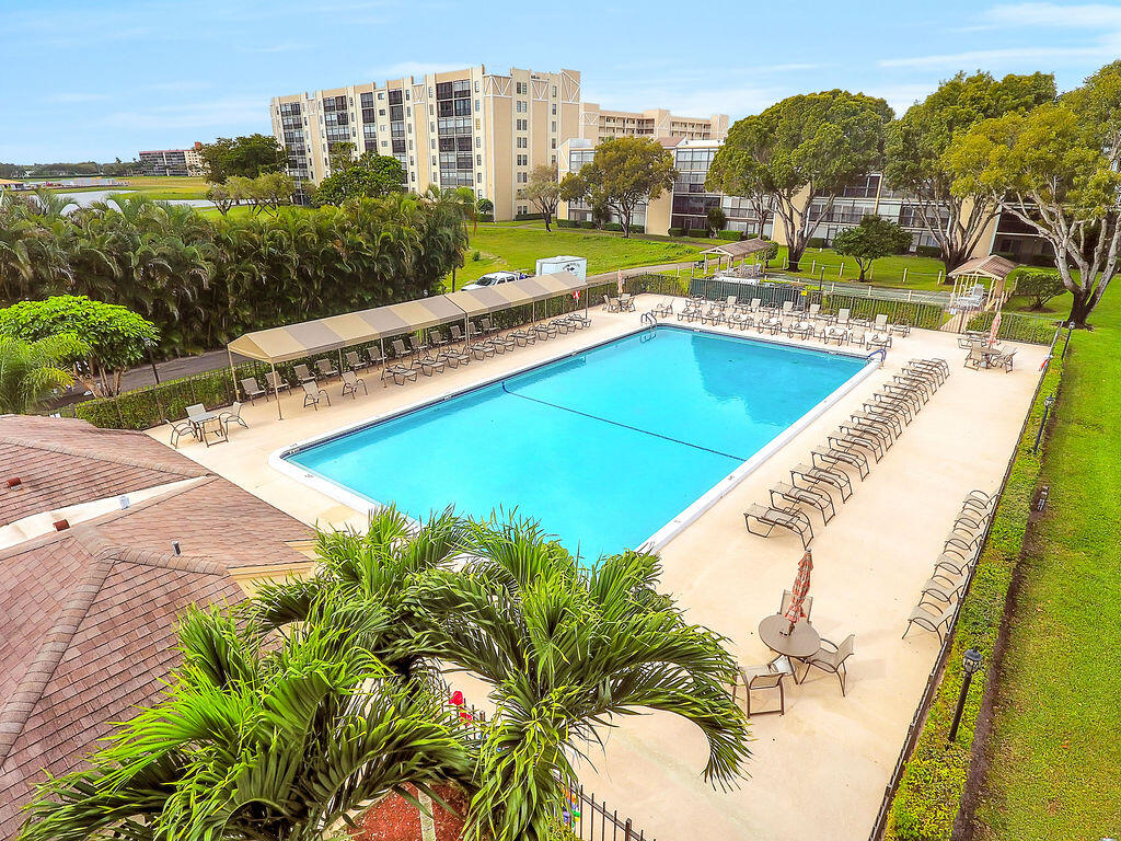 HUNTINGTON LAKES SEC THREE CONDOS - Residential