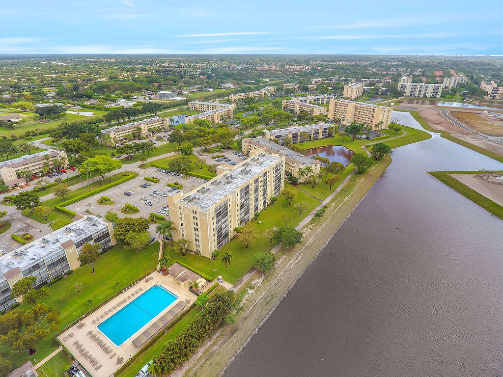 HUNTINGTON LAKES SEC THREE CONDOS - Residential