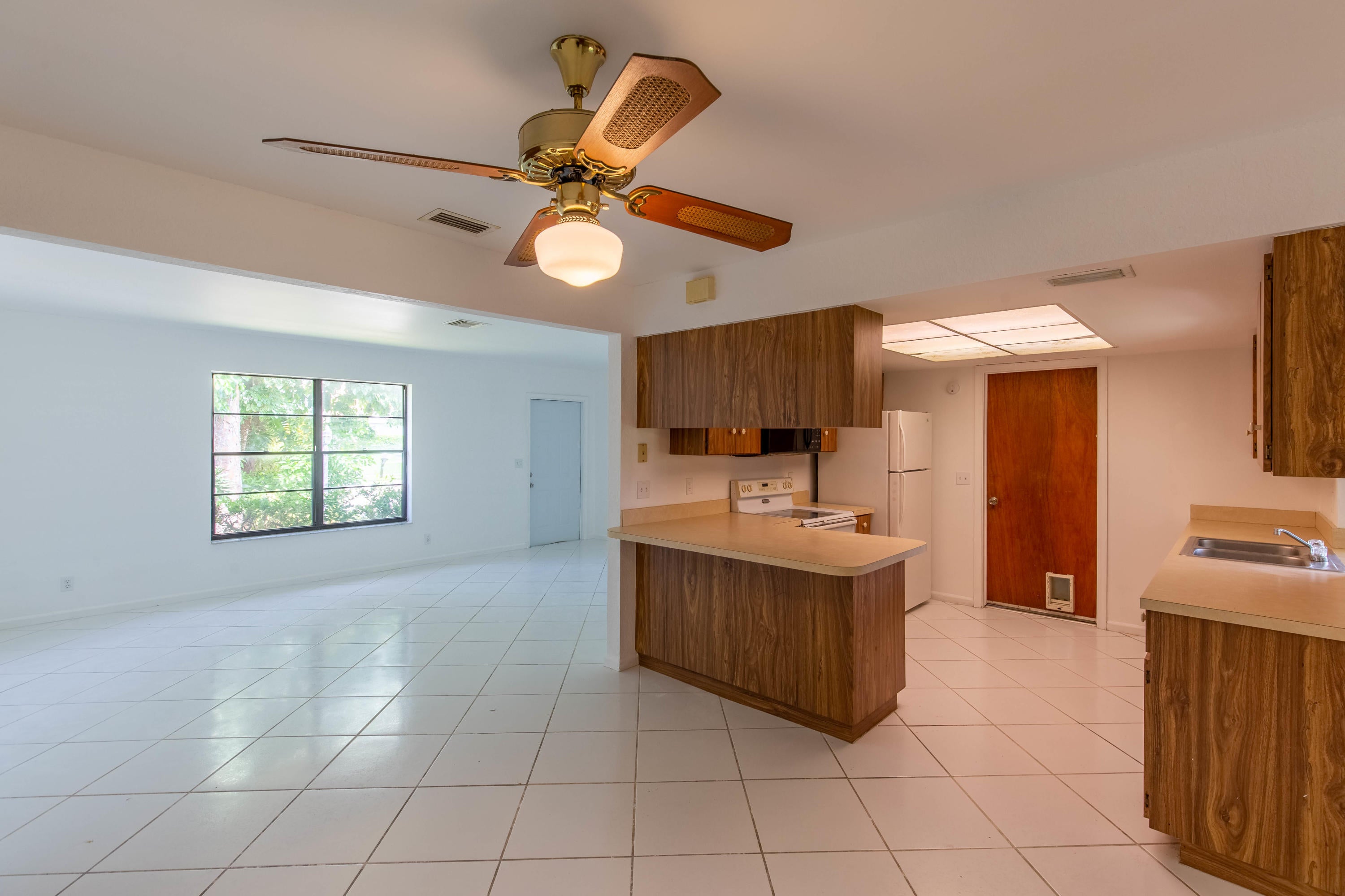 Properties 815 Peppertree Court
