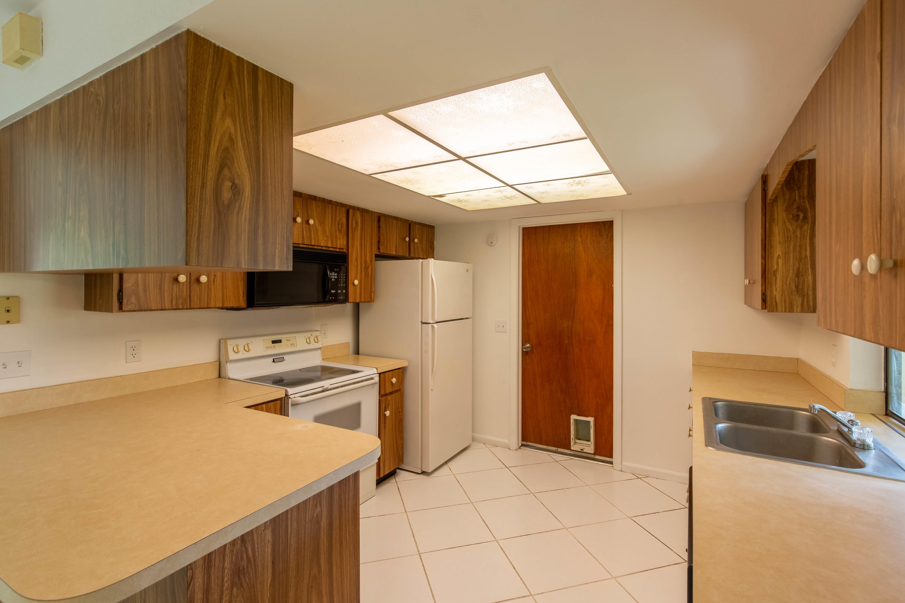Properties 815 Peppertree Court