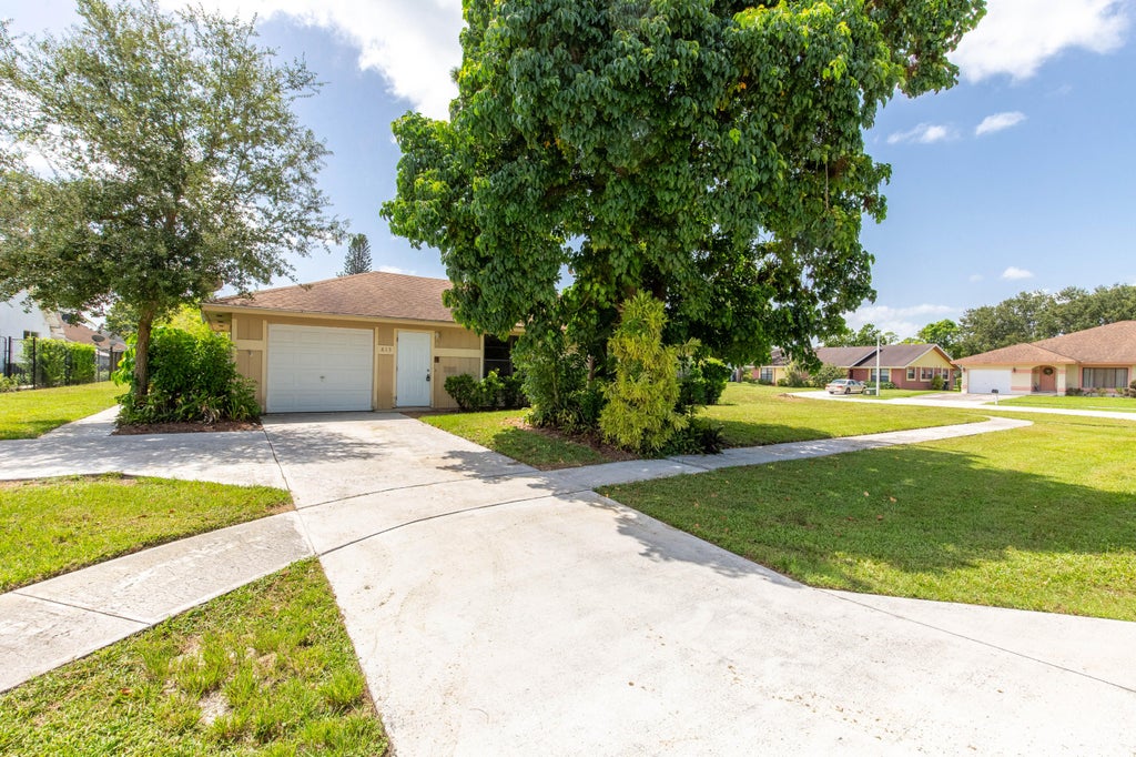 Photo of 815 Peppertree Court, Wellington, FL 33414 (MLS # B26080812)