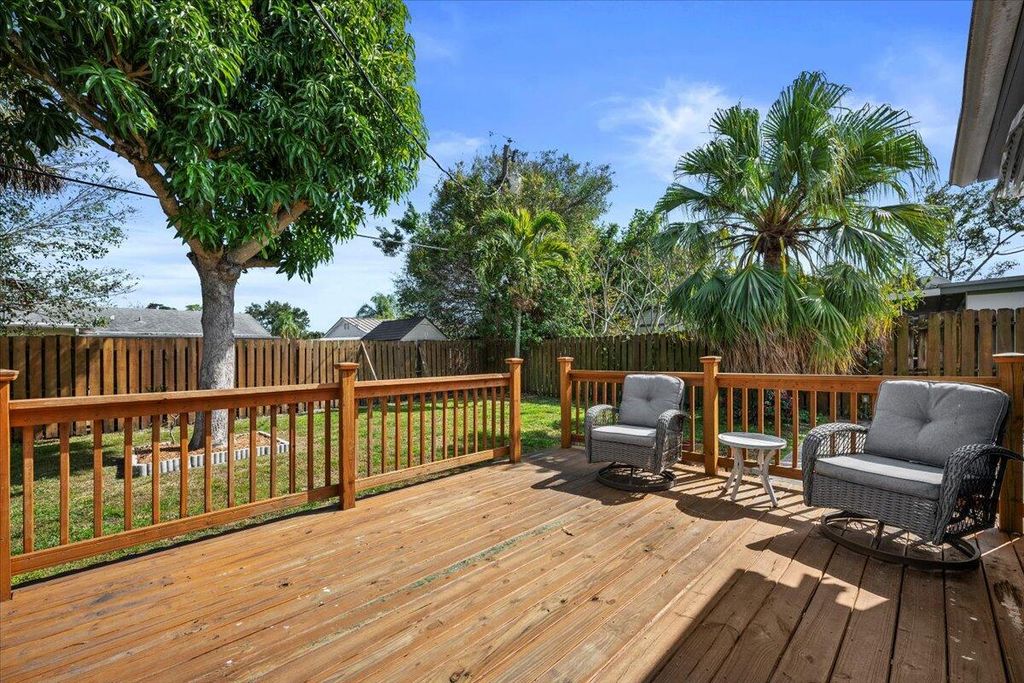 Photo of 1004 Stillwater Drive, Jupiter, FL 33458 (MLS # R11163118)