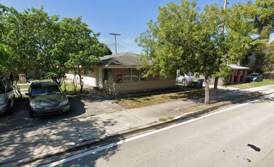 Fully rented duplex with both units occupied by performing tenants. Solid income-producing property in a desirable Progresso area.