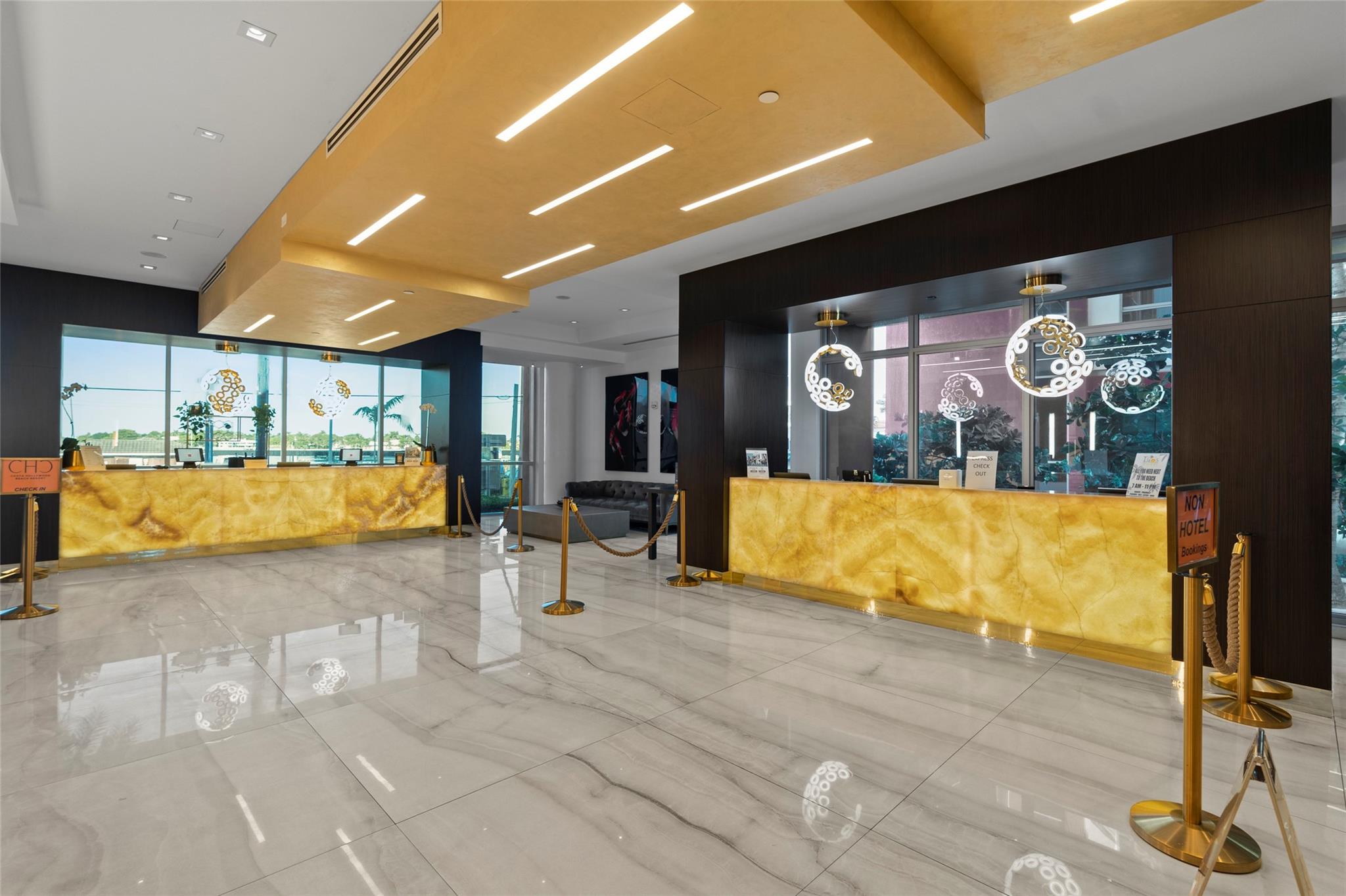 Costa Hollywood - Residential