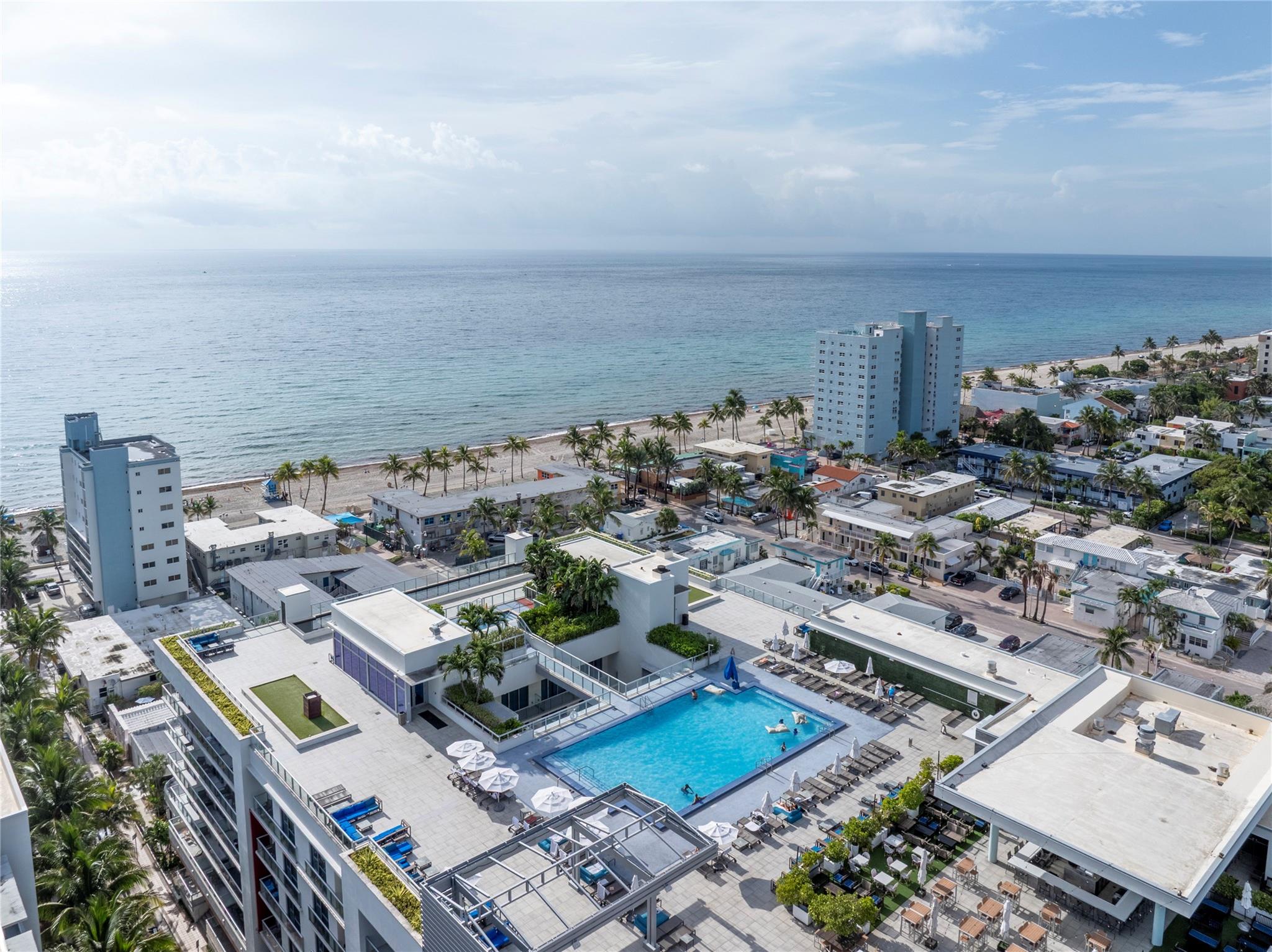 Costa Hollywood - Residential