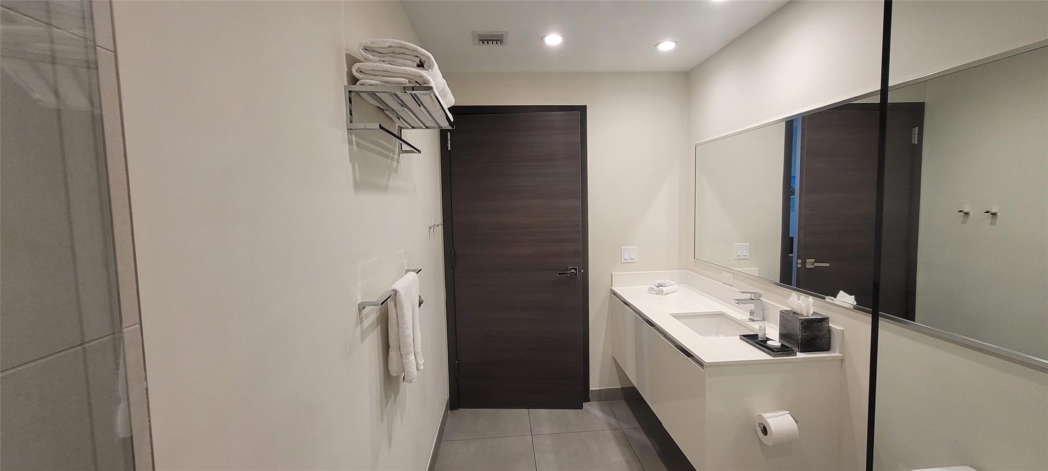 Costa Hollywood - Residential