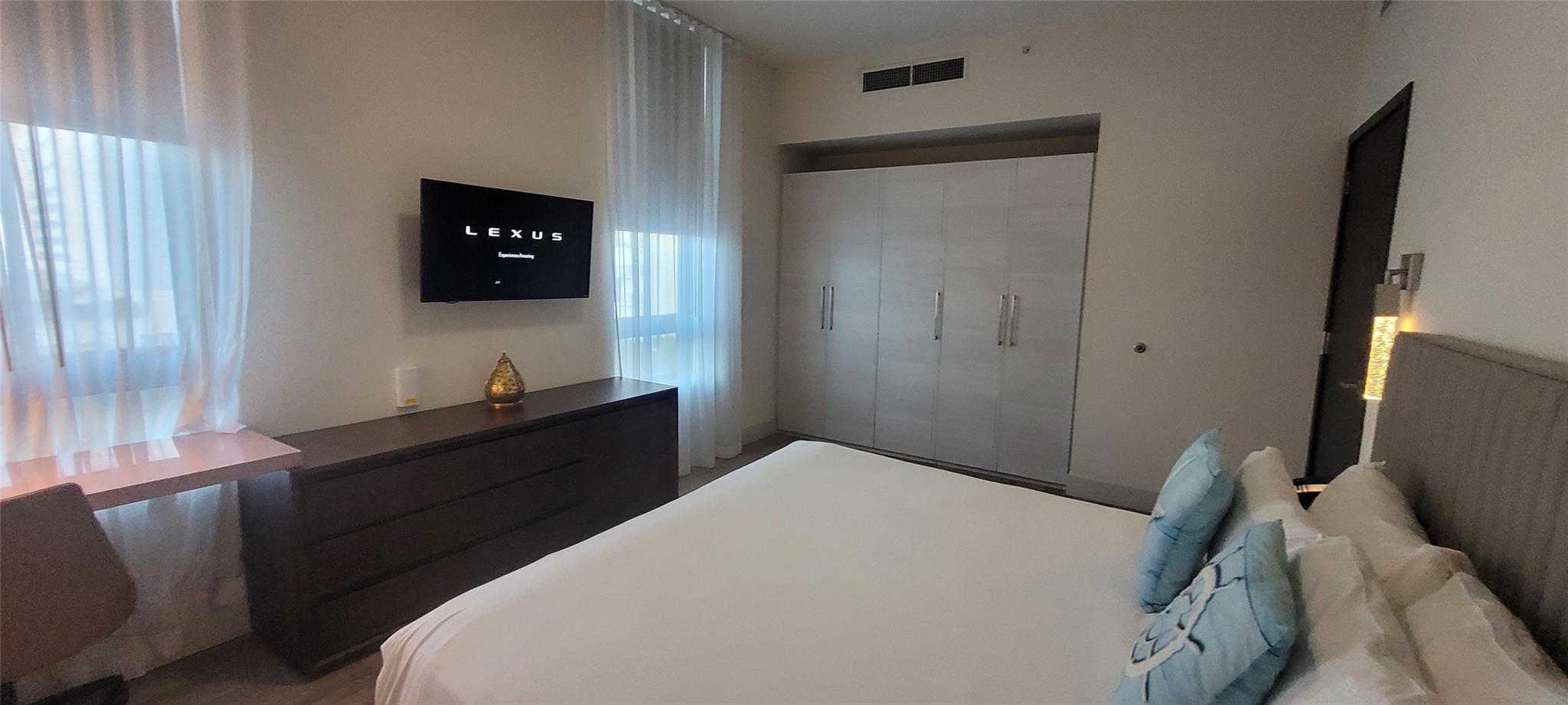 Costa Hollywood - Residential