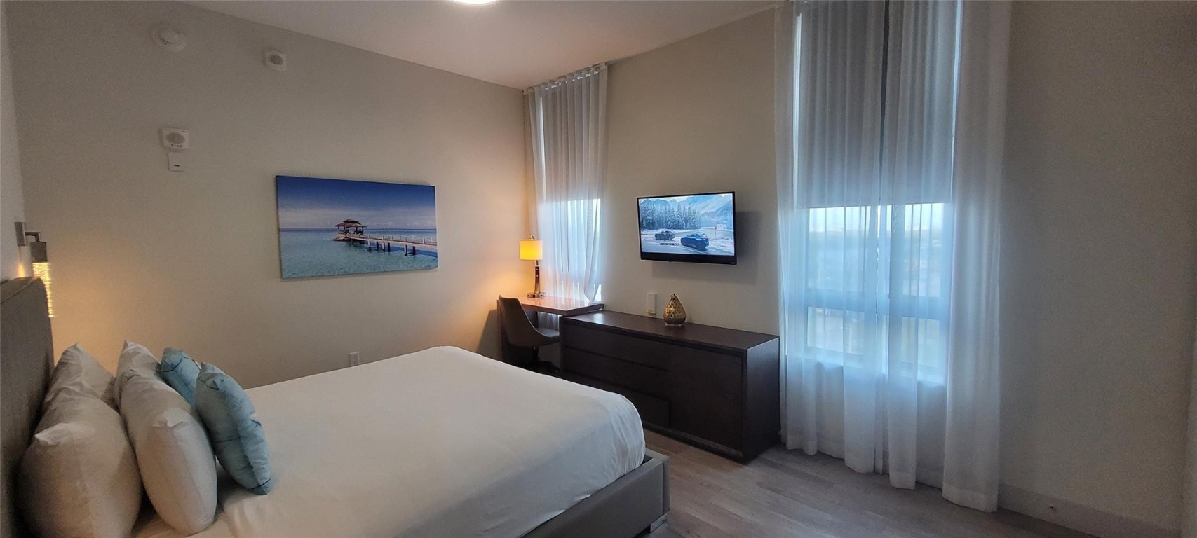 Costa Hollywood - Residential