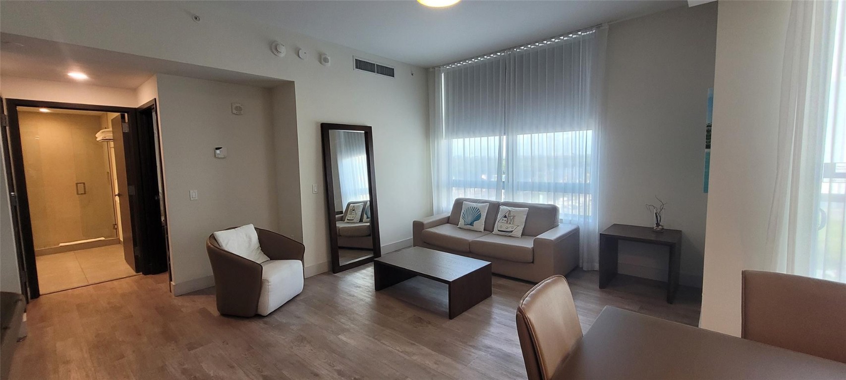 Costa Hollywood - Residential