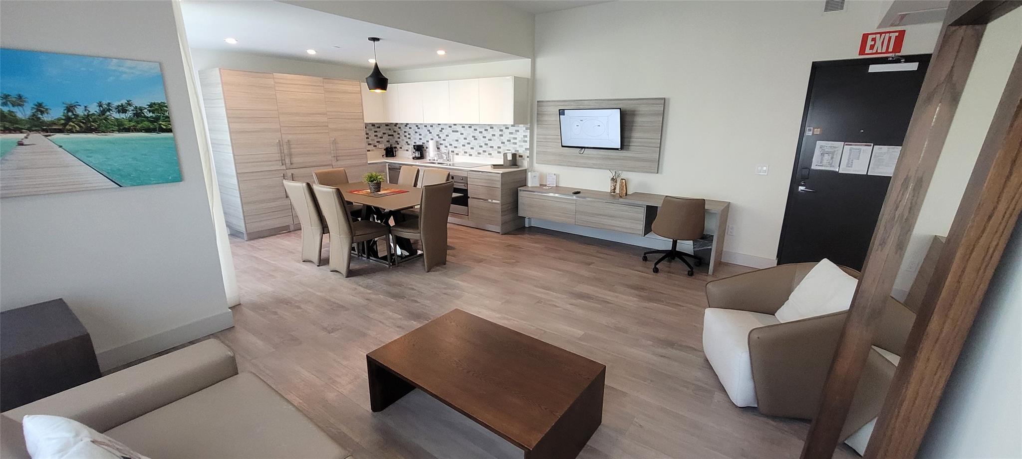 Costa Hollywood - Residential