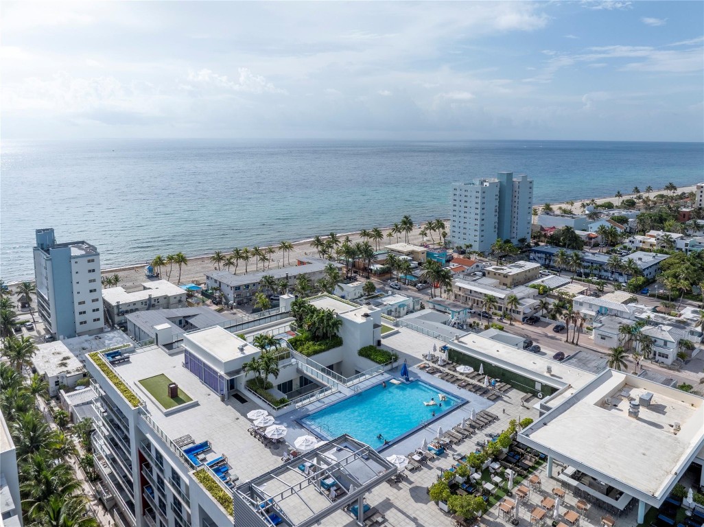 Costa Hollywood - Residential