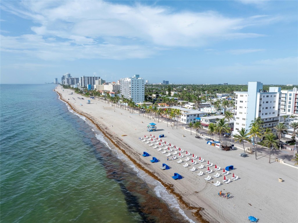 Costa Hollywood - Residential