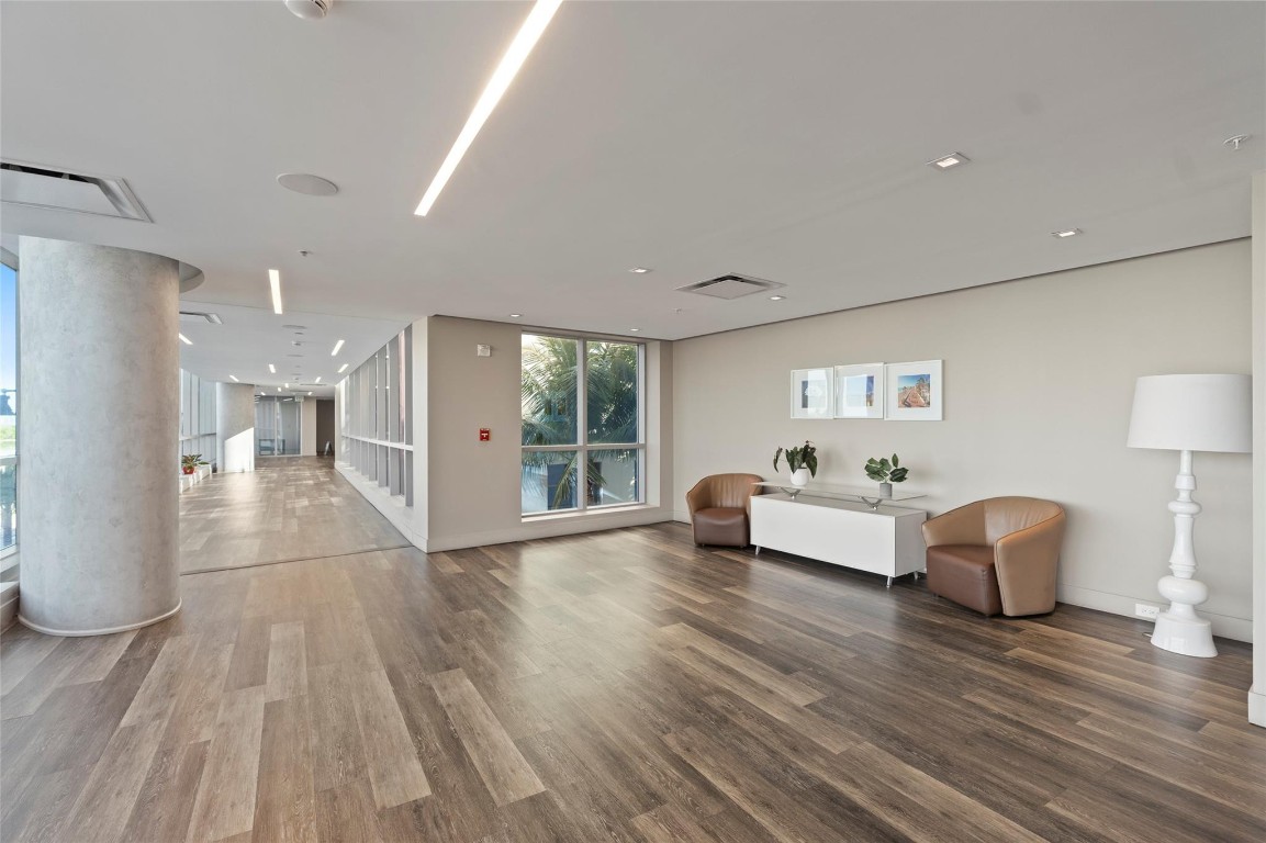 Costa Hollywood - Residential