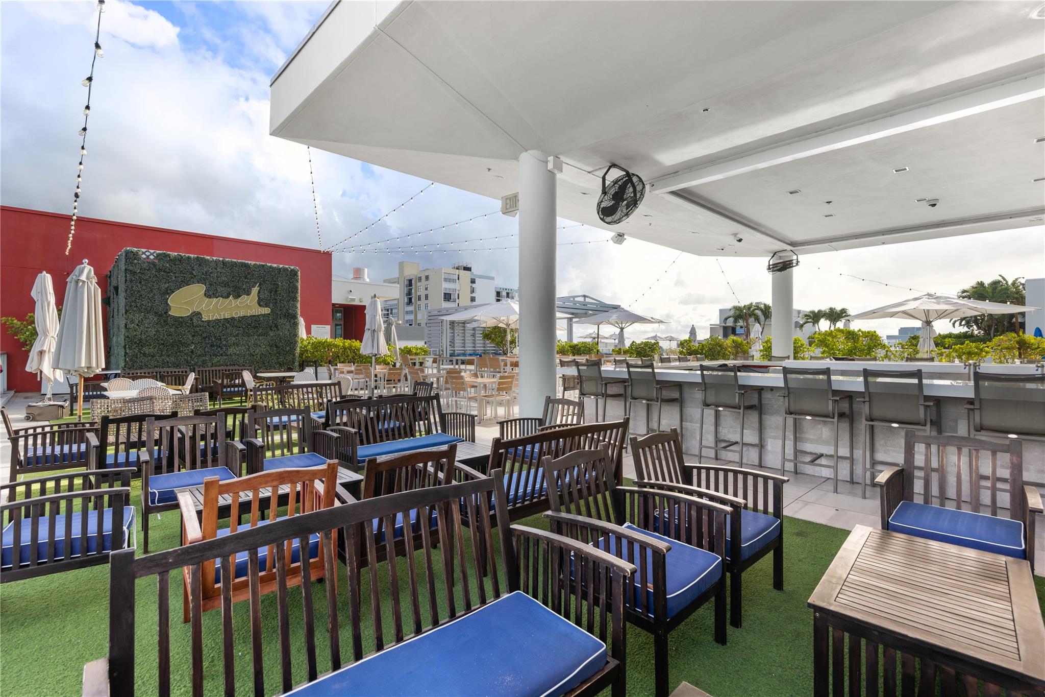 Costa Hollywood - Residential