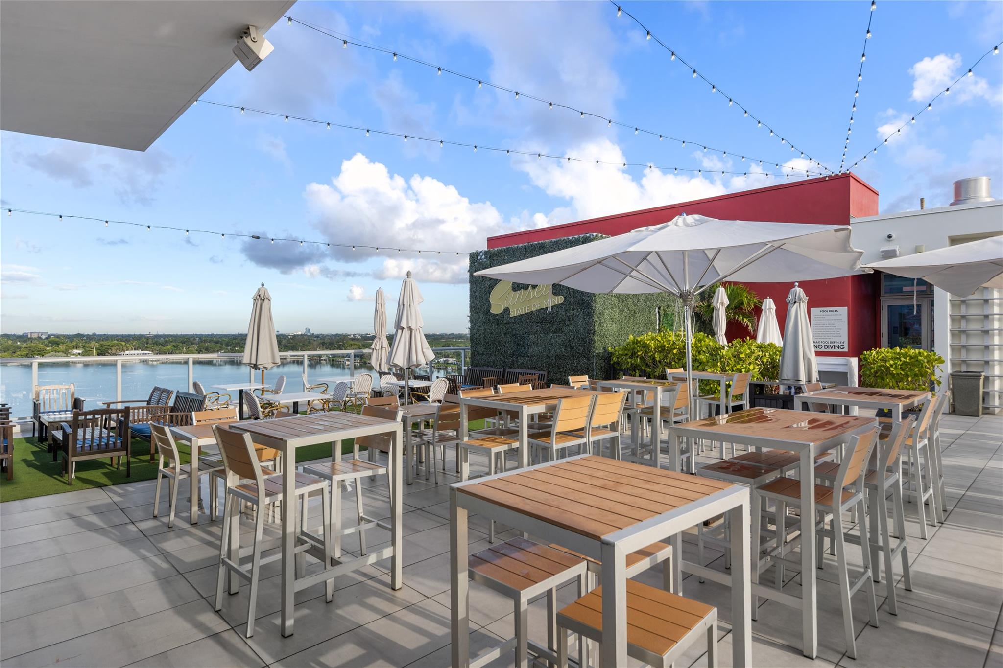 Costa Hollywood - Residential