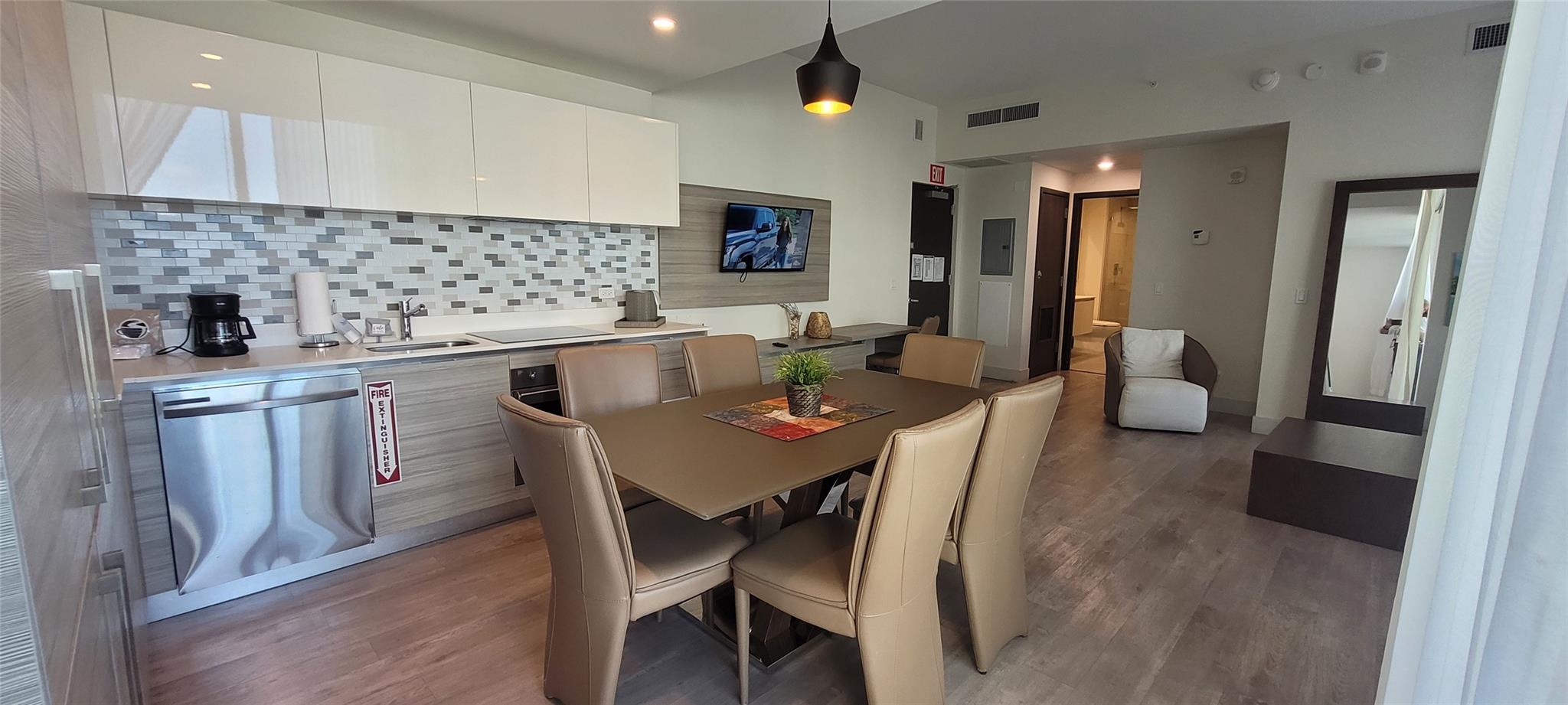 Costa Hollywood - Residential