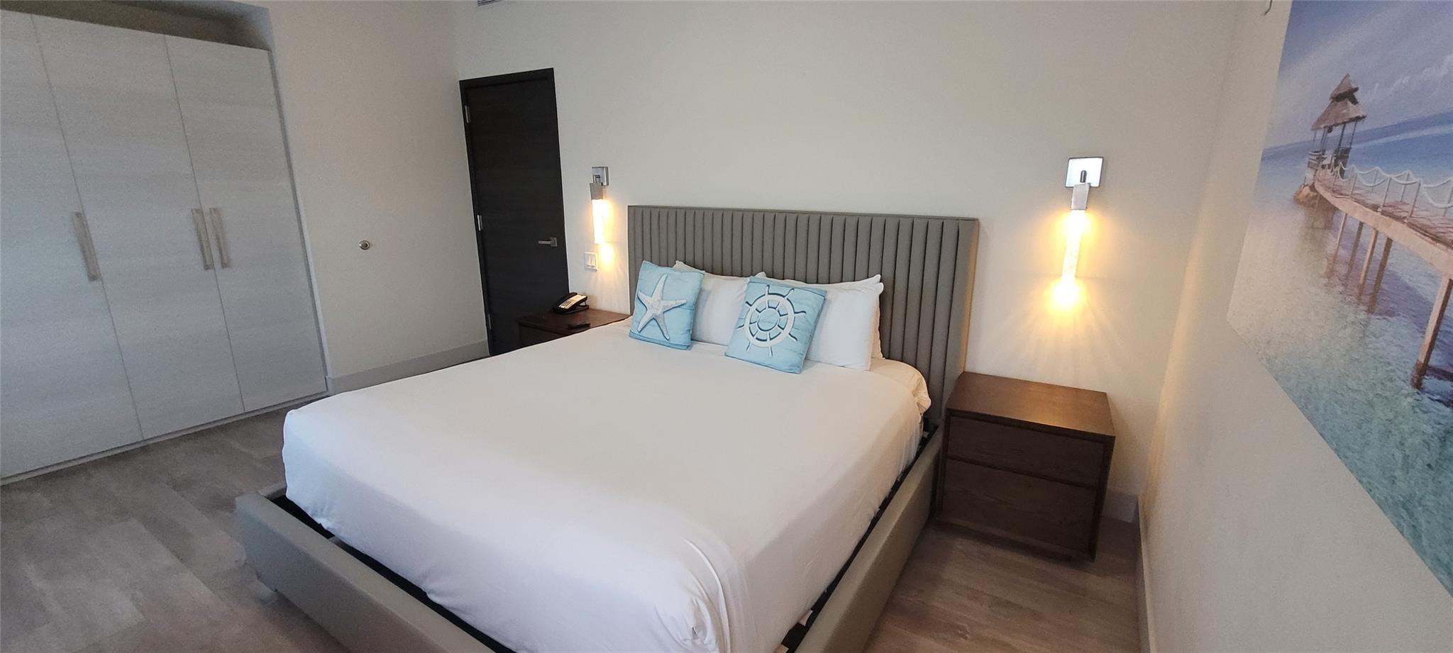 Costa Hollywood - Residential