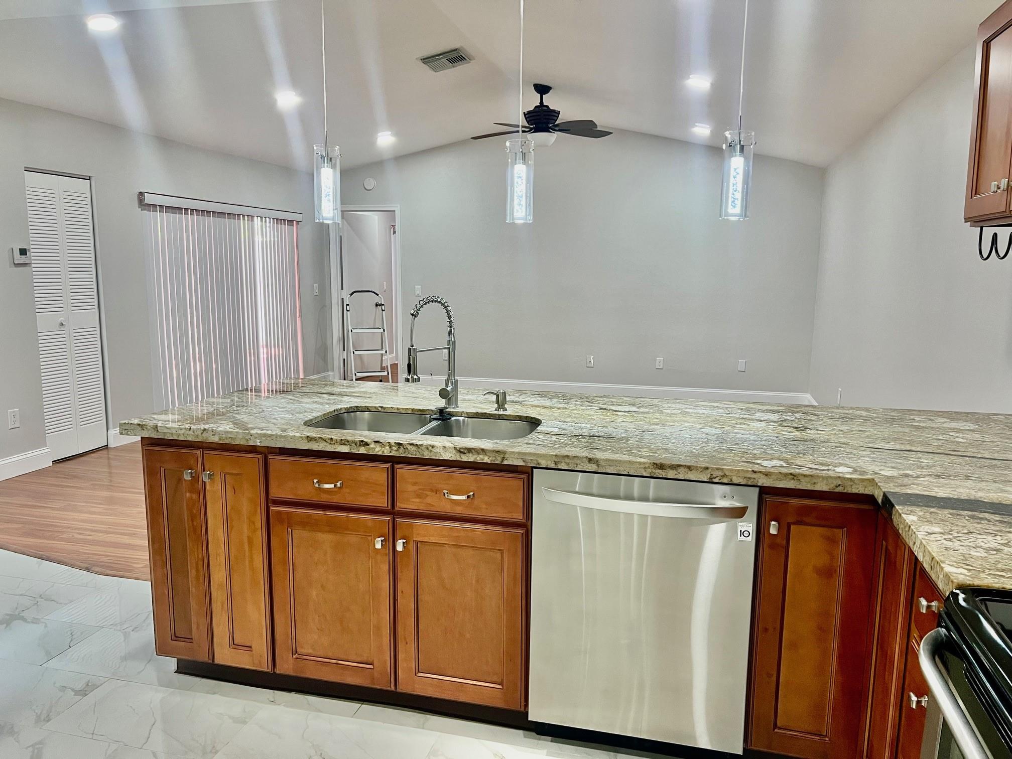 SANDALFOOT COVE SEC 10 - Residential