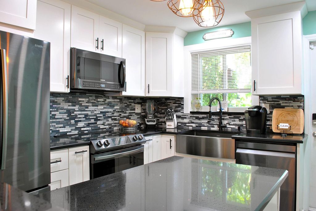 Photo of 1125 NW 30 St #8, Wilton Manors, FL 33311 (MLS # F10454186)