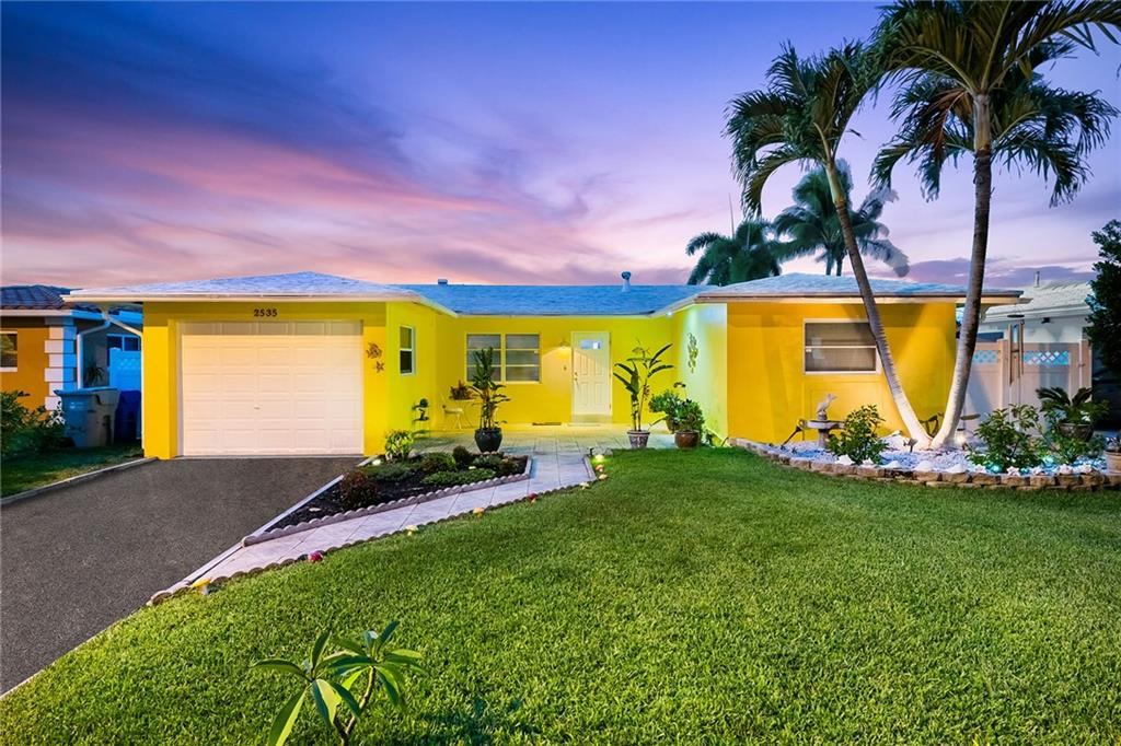 Photo of 2535 SE 15th St, Pompano Beach, FL 33062 (MLS # F10288586)