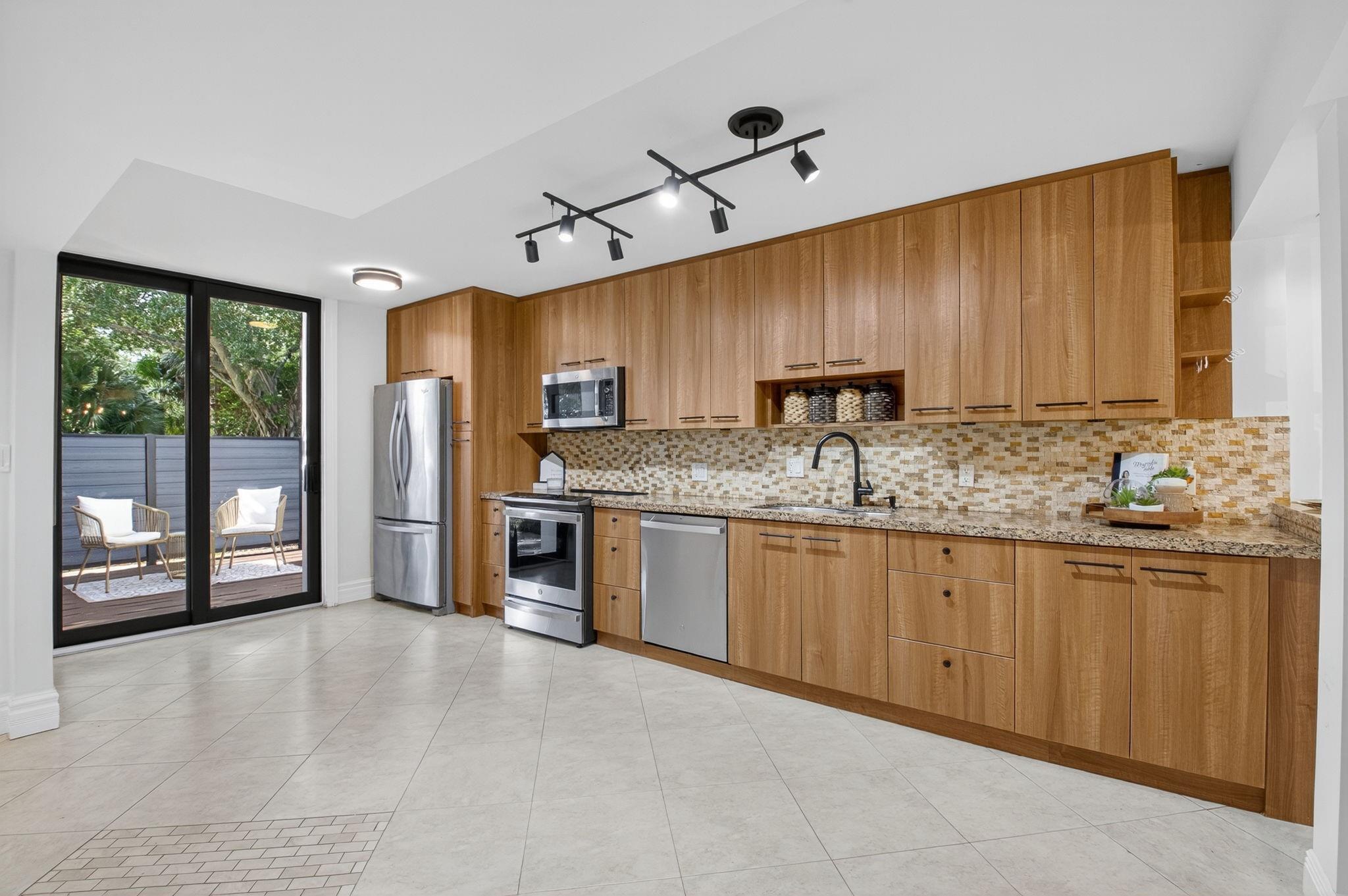 3802 Bridgewood Drive