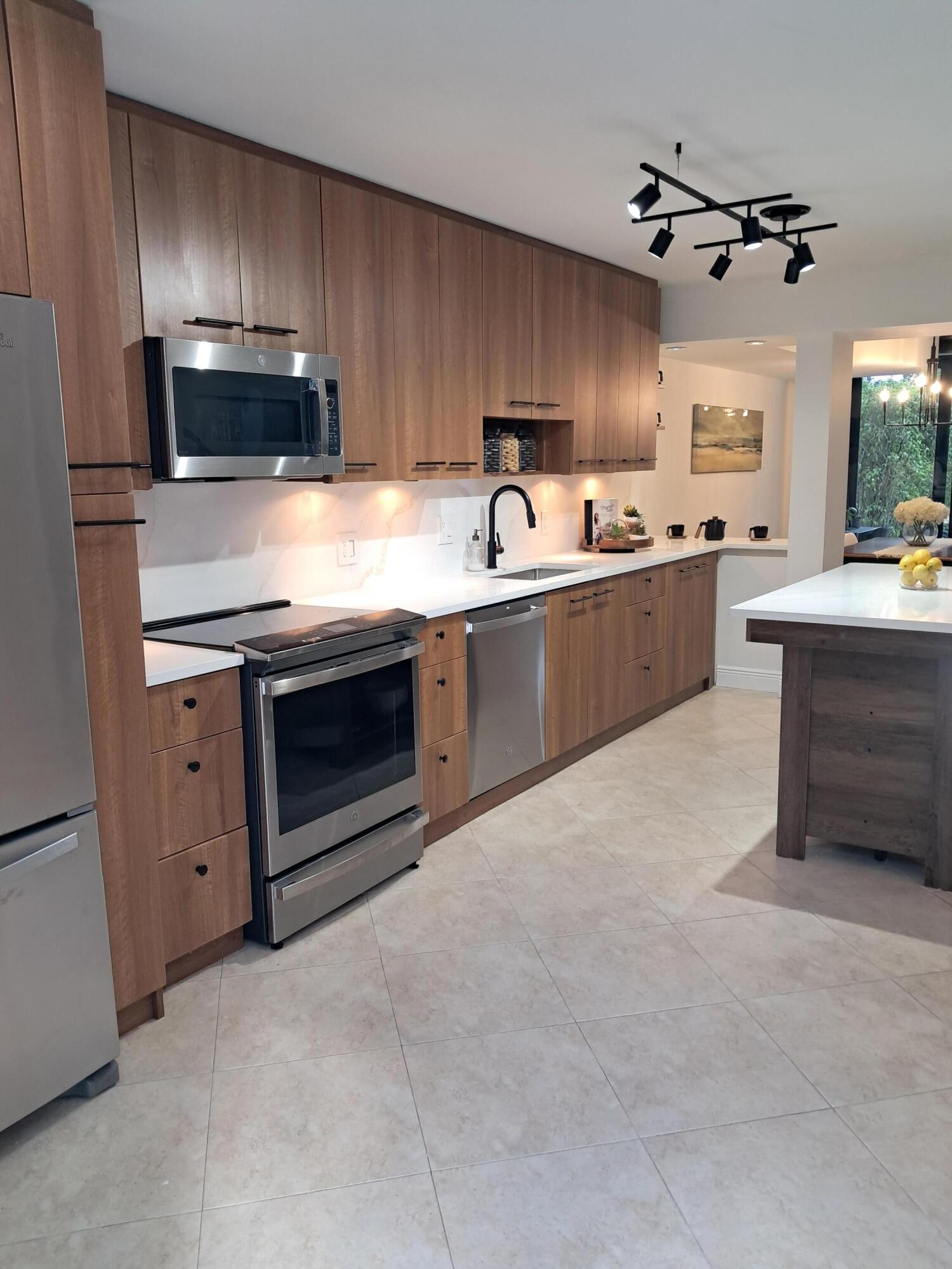 3802 Bridgewood Drive