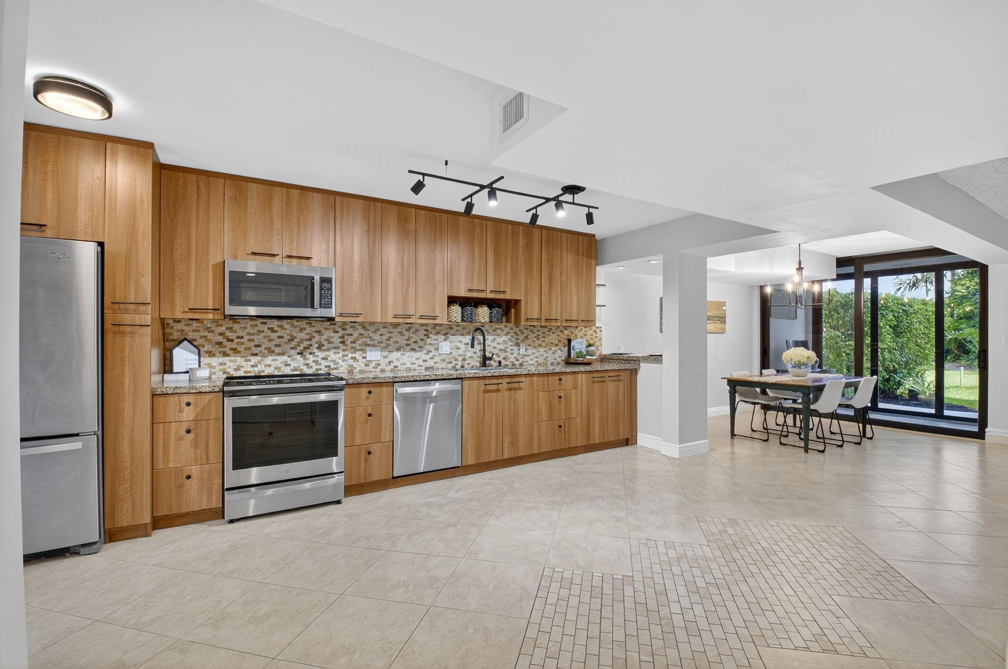 Pinelake - Residential