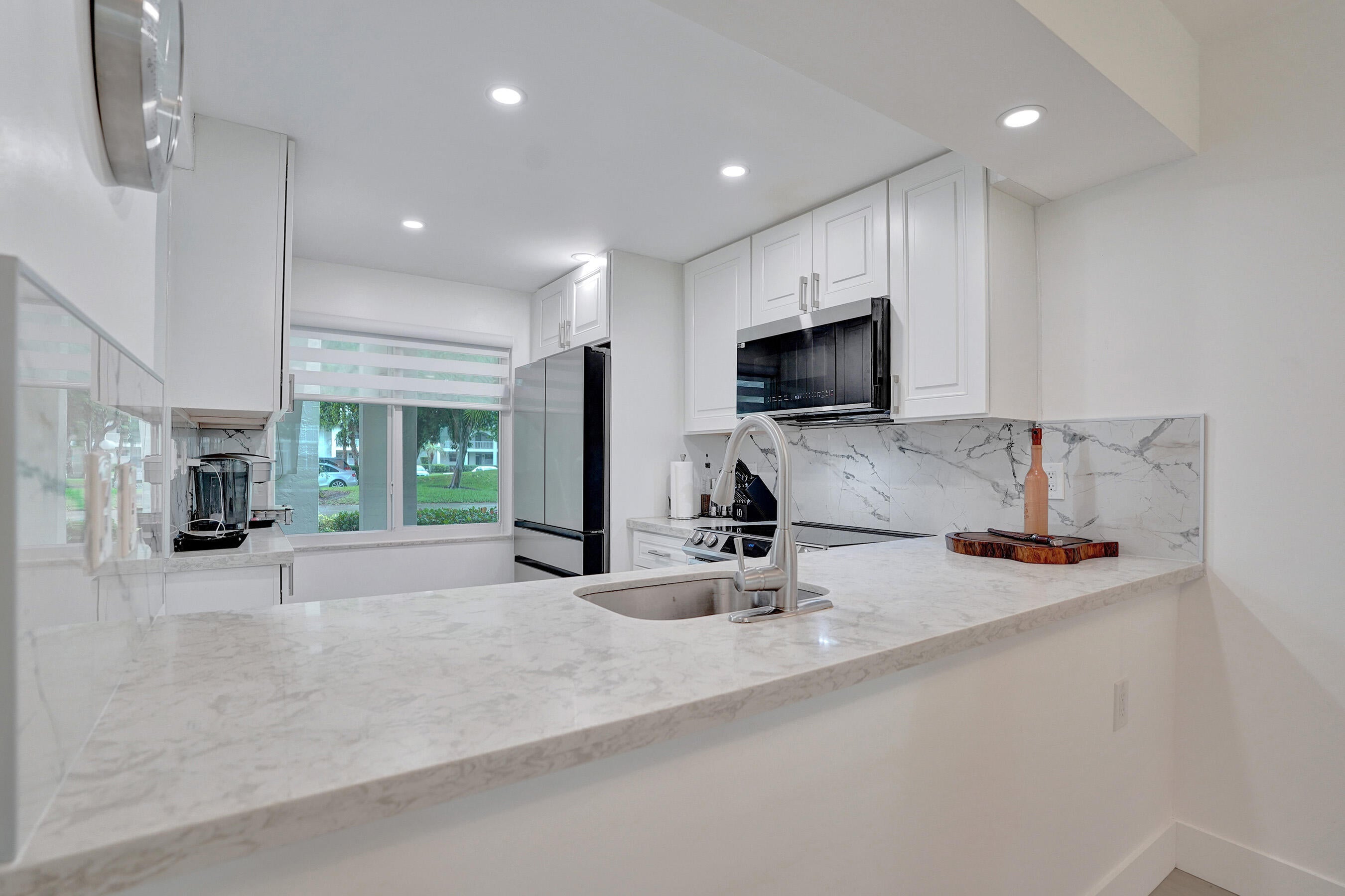 1211 BAHAMA Bend E1