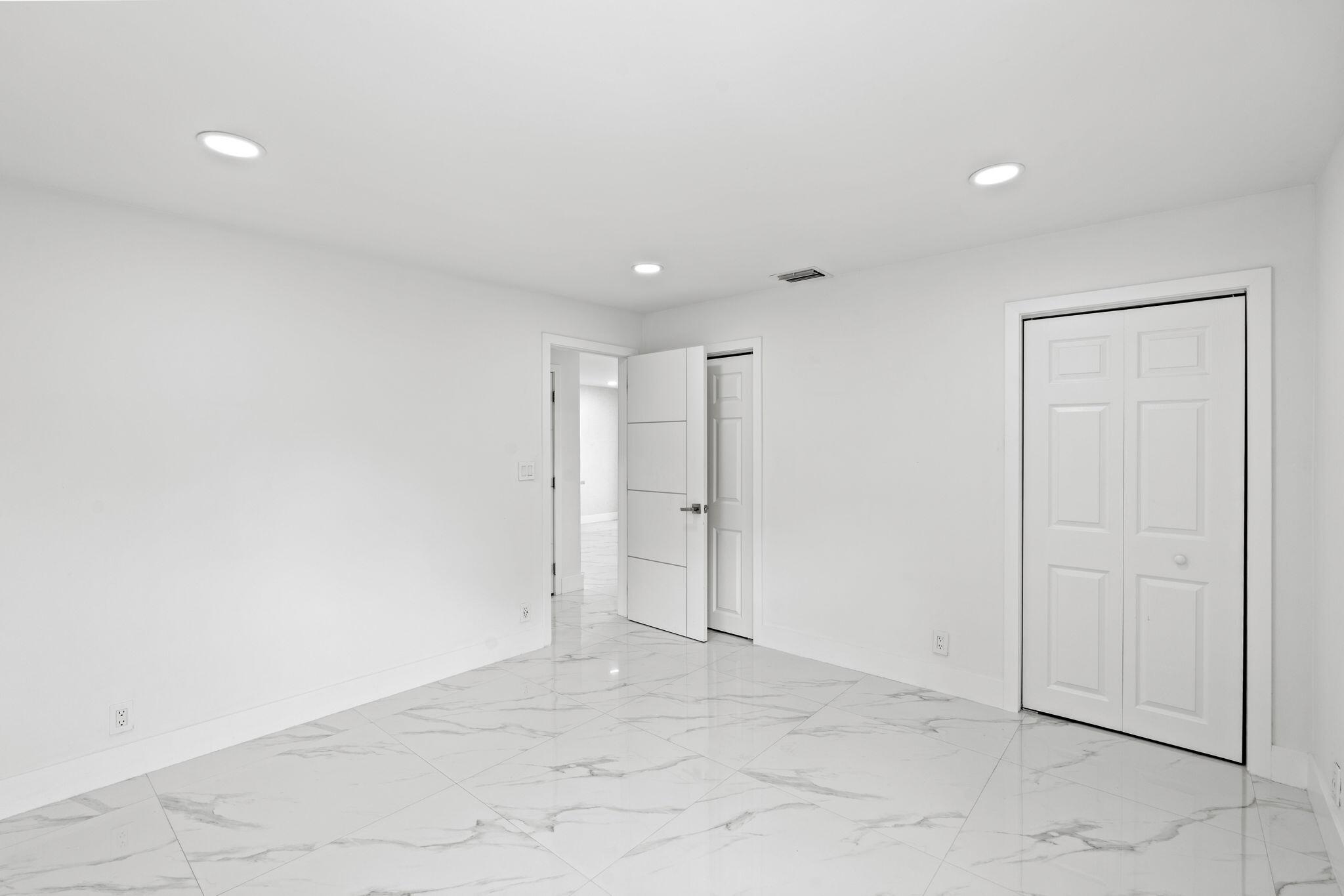 NORTH ANDREWS TERRACE FIR - Residential Lease