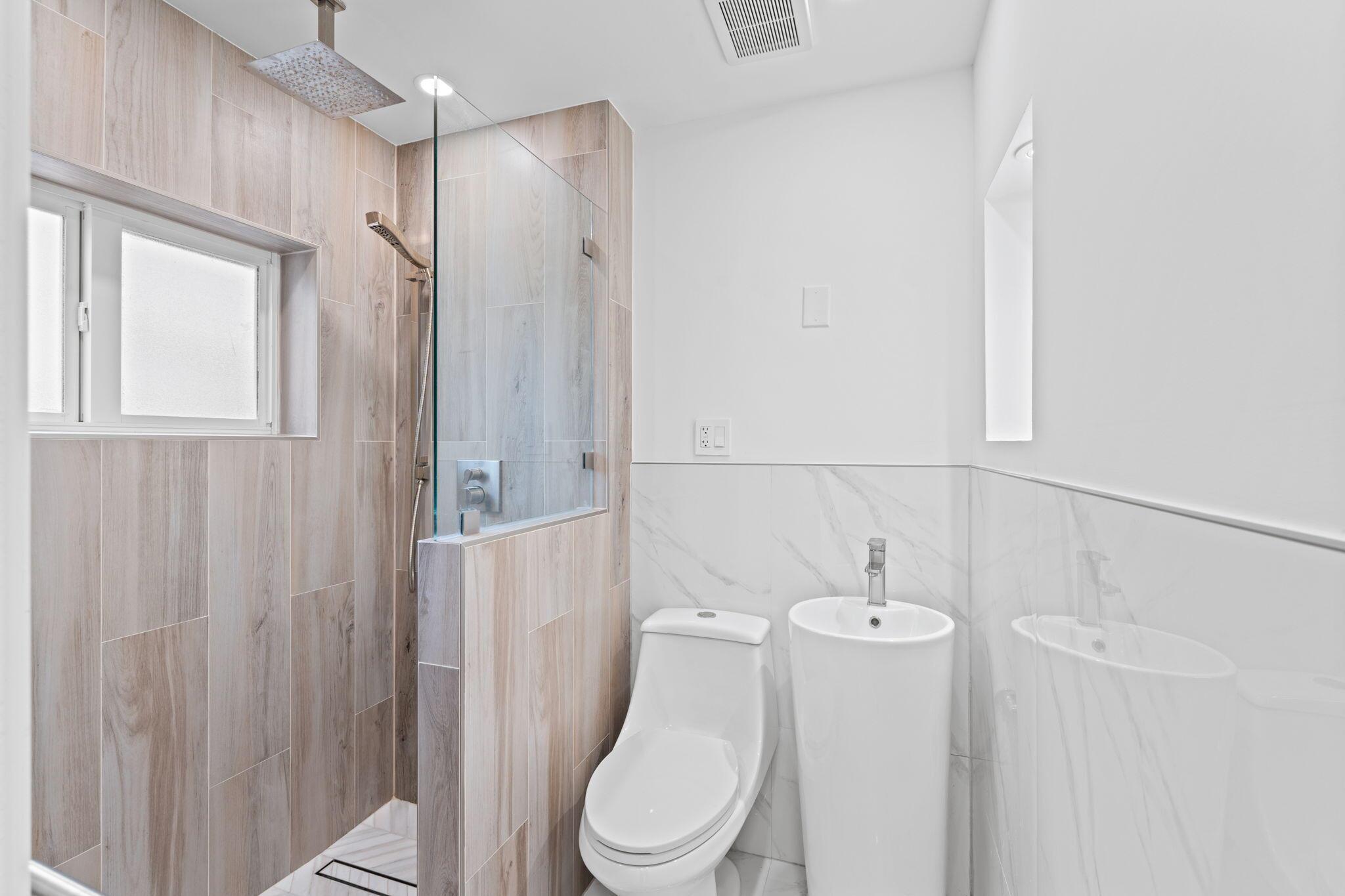 NORTH ANDREWS TERRACE FIR - Residential Lease