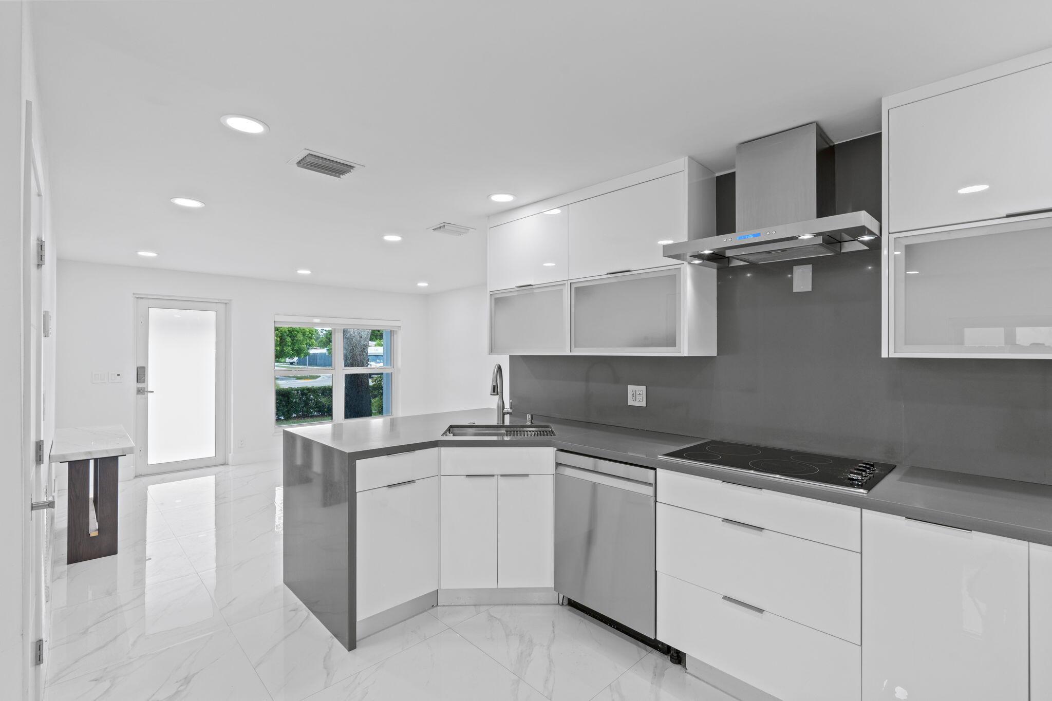 NORTH ANDREWS TERRACE FIR - Residential Lease